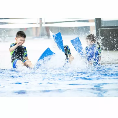 Schwimmflossen, Kinder, Schwimmbad, Wasseraktivität, Sommer