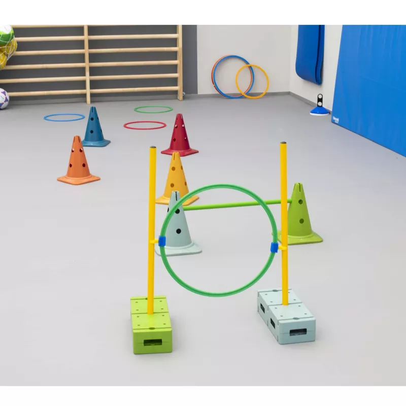 Kindertraining, Hindernisparcours, Hütchen, Springring, Stangenstange