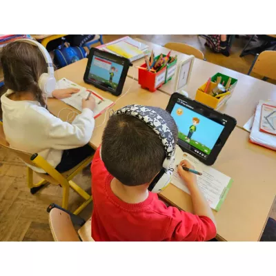 Tablet, Kopfhörer, Schüler, Klassenzimmer, Bildung
