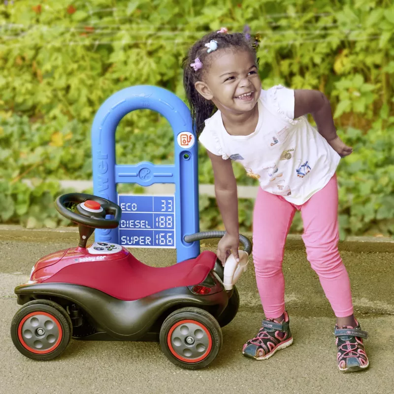 Kiddy Car, Rennfahrzeug, Spielzeugauto, Puppenwagen, Garten?