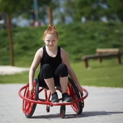 Rollstuhl,  Rollstuhlfahrer,  roter Rollstuhl,  Kind,  Outdoor