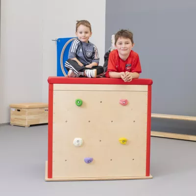 Kinderklettergerät, Kletterwand, Holzblock, rot, Sport-Spielgerät