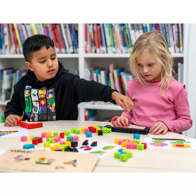 kinder, spielen, bausteine, bunt, tischplatte