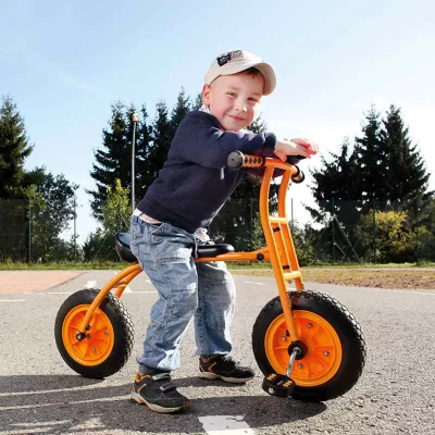 Kinderfahrrad, Balancebike, orange Rahmen, Gummireifen, Cap