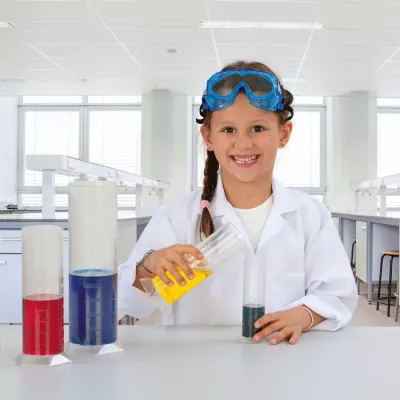 Laboratory, Wissenschaft, Sicherheitsbrille, Becher, Messzylinder, Chemie, Kind, Experiment, Laborjacke, bunte Flüssigkeiten