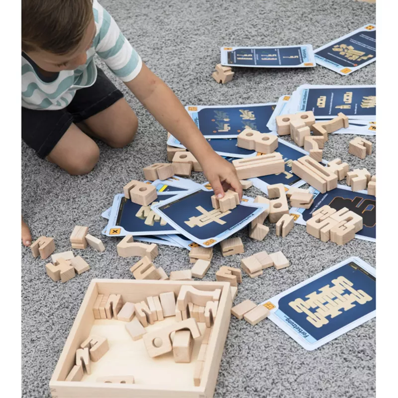 Holzbausteine, Konstruktionsspielzeug, Holzstücke, Brettspielkarten, Kinderspielzeug