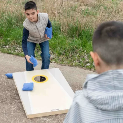 Wurfspiel, Spielbrett mit Loch, Bohnensäckchen, Holzspiel, Outdoor-Spiel