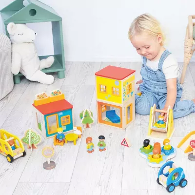 Spielzeughaus, Kinderspielzeug, Holzspielzeug, Kaufladen, Puppenfiguren