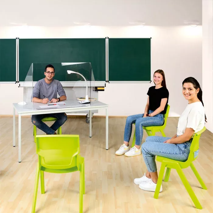 Klassenzimmer, Schüler, Klassenzimmer-Umgebung, Schreibtisch, grüne Stühle
