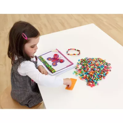 kinder, basteln, perlen, kunstwerk, tisch