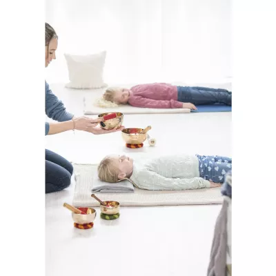 Yoga-Matten, Kinder-Yoga, Meditation, Kupfer Klangschalen, Kind liegend