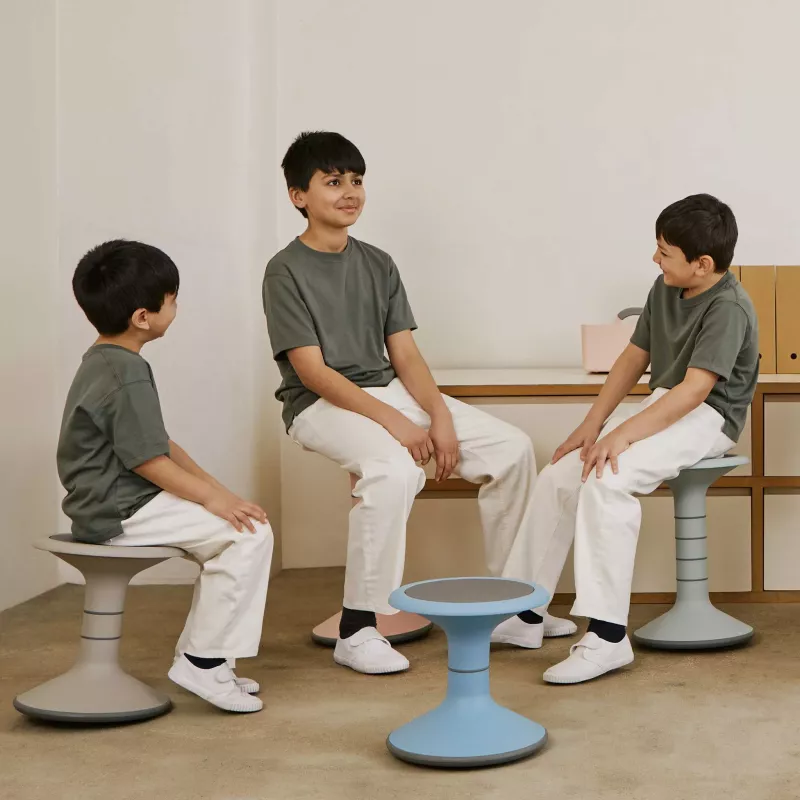 Kinderstuhl, Hocker, Stuhlgruppe, Grün-graues Outfit, Kleine runde Tische