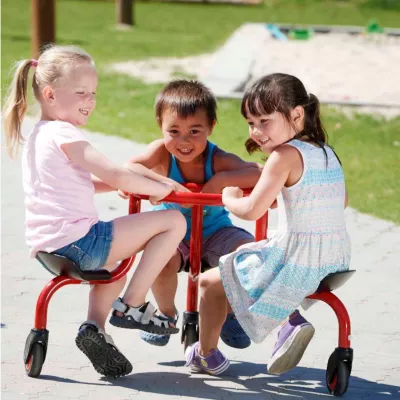 Kinder Spielgerät, Dreirad, Outdoor Spielplatz, Kinderfahrzeug, Sommeroutfit