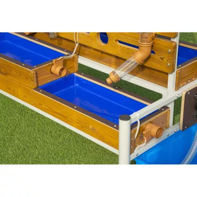 Holzrahmen, Blaues Becken, Kunststoffrohr, Gartenstruktur, Wasserführung