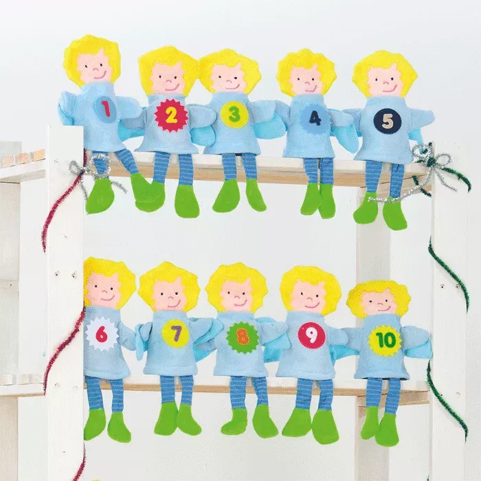 sock puppets, Holzspielzeug, Zahlen, blaue Outfits, gelbe Haare