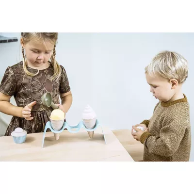 kinder, eiscreme, spiel, falscher dessert, holztisch