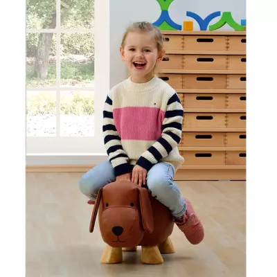 Kind, Pullover, Haarstrick, Tiermotiv, Spielzeugstuhl