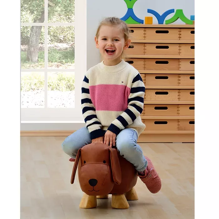 Kind, Pullover, Haarstrick, Tiermotiv, Spielzeugstuhl