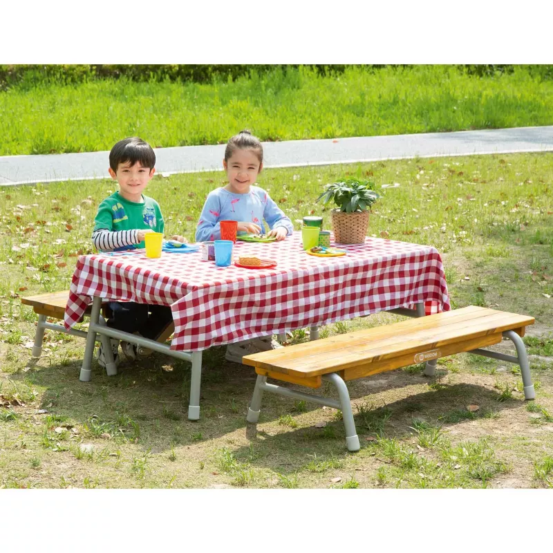 Kinder-Picknicktisch, Picnictisch, Gartenoutdoor, rot kariertes Tischtuch, Holz-Tischset