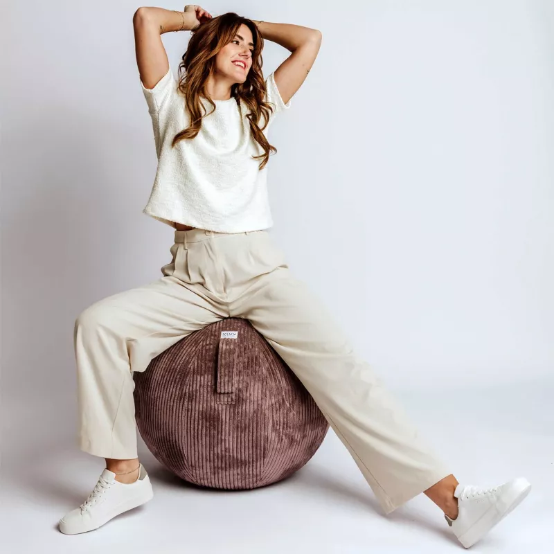 Beige Hose, Loungewear, Weißes Top, Knopflose Hose, Runder Sitzballenkissen