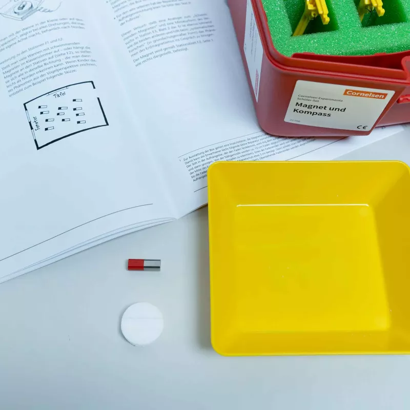 magnet, kompass, unterrichtsmaterial, gelb plate, box with magnets