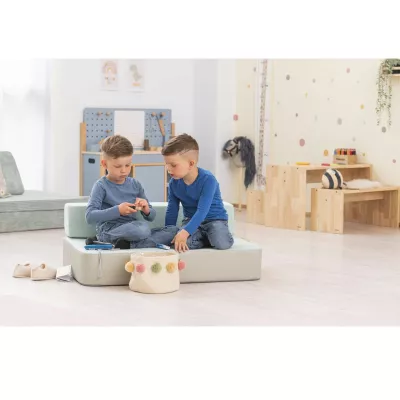 Kinderzimmer, Spielzeug, Kissenhocker, Zwei Jungen, Brettspiel?