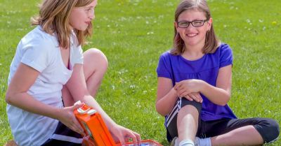 Kinder, Sportunterricht, Turnbox, Sandkasten?, Gesellschaftliches Spiel?
