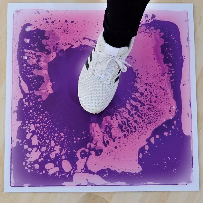 Sneaker, Weiße Sportschuhe, Laufschuh, Gummimatte, Bodenbild