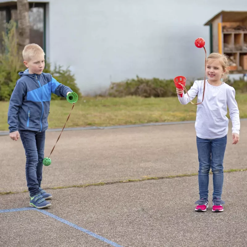 Kopfspiel, Kinderkugelbahn, Jugendspiel, Spinning Yo-Yo, Fernglas?