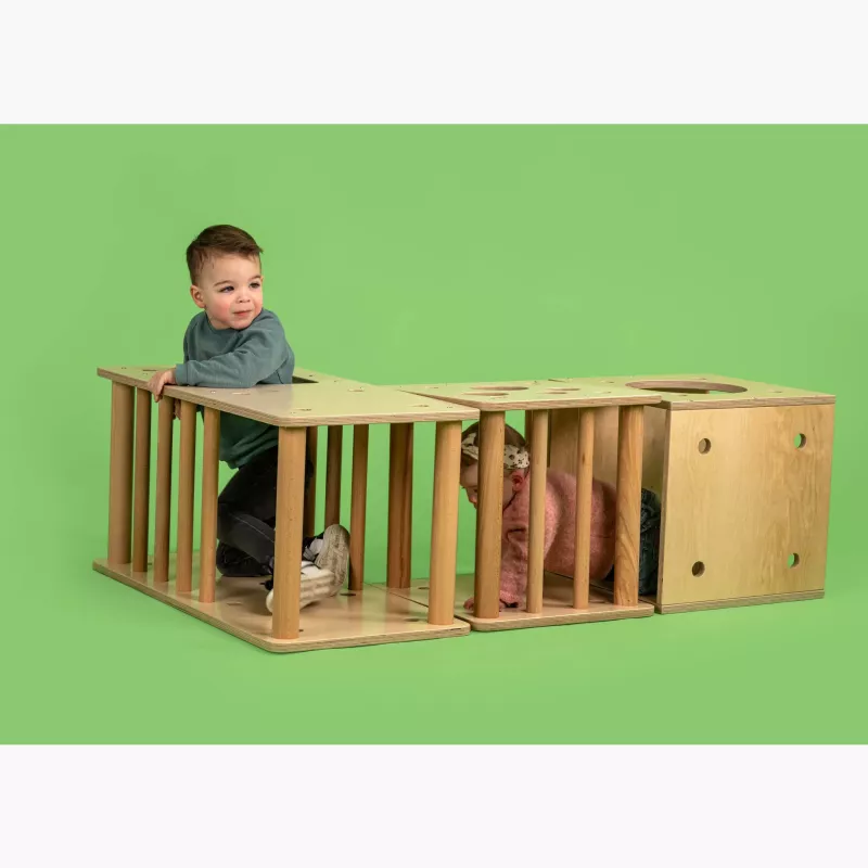 kindergarten table, wooden play structure, kids furniture, puzzle table, grüner hintergrund