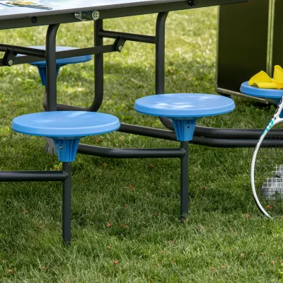 Tischplatte, runde Sitzfläche, Metallbeine, blaue Sitzflächen, Outdoor-Tischset
