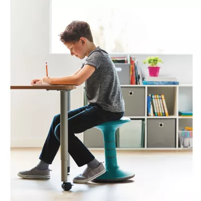 Schreibtischstuhl, Sitzstuhl, Kinderstuhl, Schreibtisch, Schulaktivität