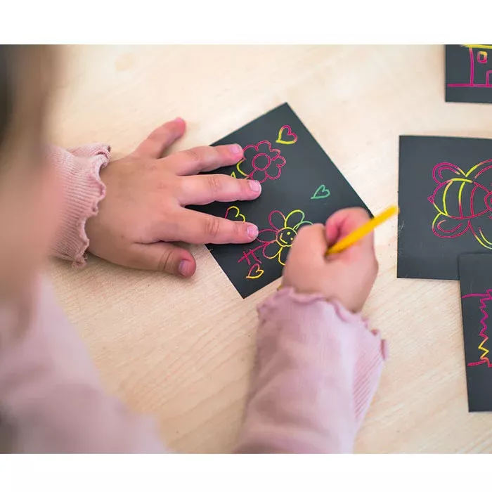 Kinderzeichnung, Kunstkarte, Kreidefarben, Blumen, Herz