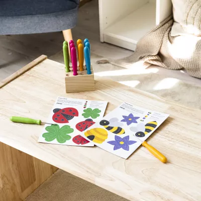 farbenstifte, malvorlagen, holzspielzeug, spielzeugset, bordstifte
