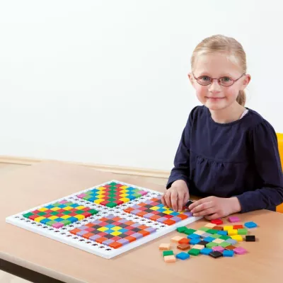 Kinderspielzeug, Puzzles, Spielsteine, Bauspiel, Lernspielzeug
