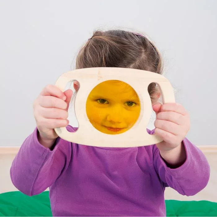 Kind, Spielzeug, Maske, Holzspielzeug, Frontalansicht