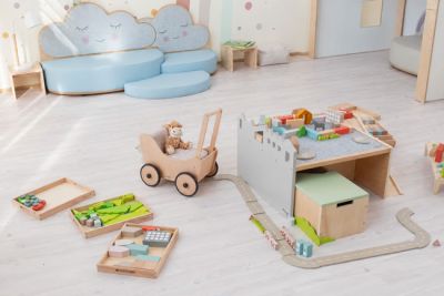 Kinderzimmer, Holzspielzeug, Kauflos, Baukastenspiel, Straßenbahn