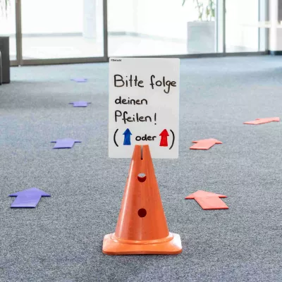 Schaustelle, Pfeilmarker, Kegel, Hinweisschild, Gepunktete Pfeile