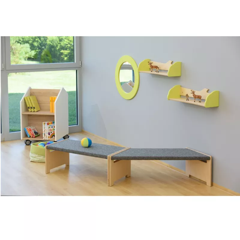 Kinderzimmer, Wandregal, Sitzbank, Kinderspielzeug, Holzmöbel
