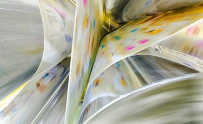 zeitschriften, zeitungen, druckmaterialien, polypropylen, kreisbewegung