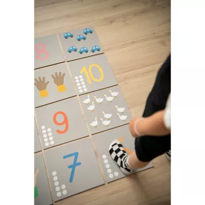 zahlen, würfel, spielboden, hände, hühner