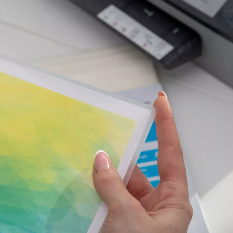 Hochglanz Druck, Farben Gradient, Papierablage, Rahmenkante, Kartenprint