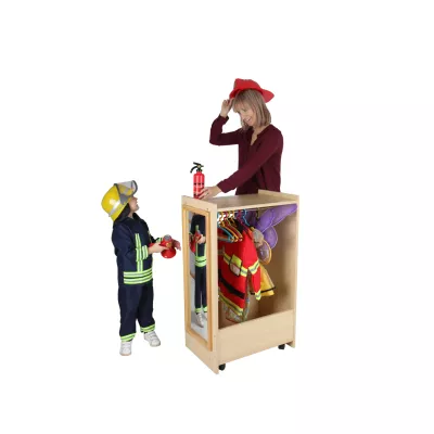 Holzkleiderschrank, Kleiderschrank, Feuerwehroutfit, Feuerwehrhelm, Spielzeug