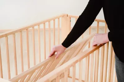 Kinderbett, Babybett, Holz, Seitenlatten?, Gehäuse-Holz