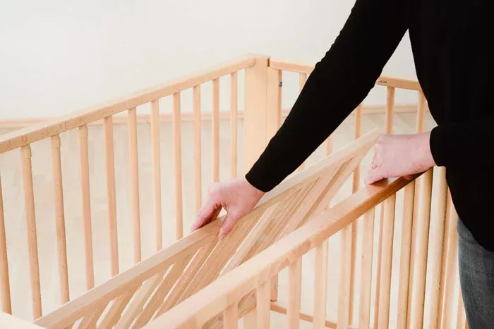 Kinderbett, Babybett, Holz, Seitenlatten?, Gehäuse-Holz