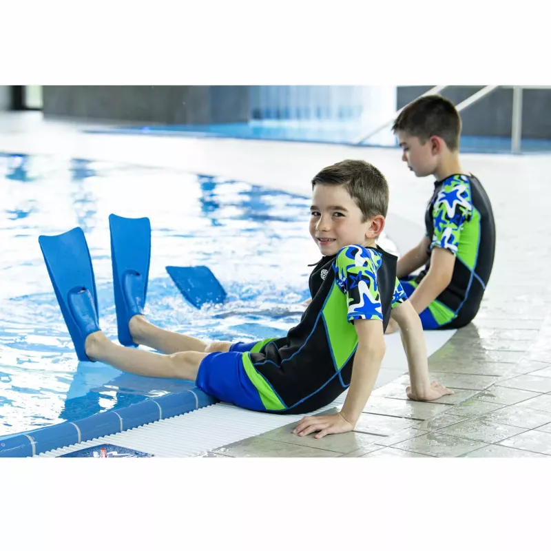 Schwimmflossen, Schwimmweste, Kinder, Badeanzug, Paddelband?