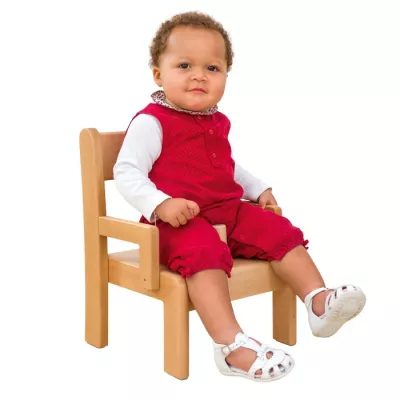 Kinderoutfit, Rotes Outfit, Jumpsuit, Sandalen, Holzstuhl