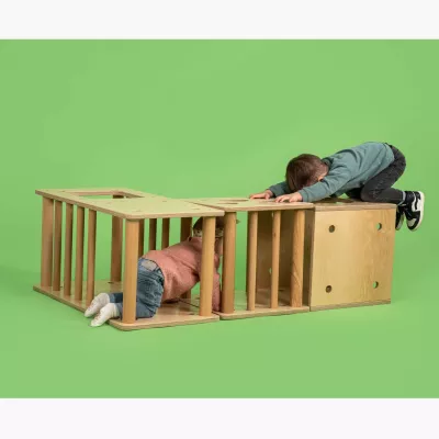 Holzkonstruktion, Kinder-Spielgerät, Holzstuhl, Holzton, Spielmöbel