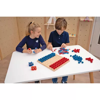holzbrett, Lernspiel, rot-blau, Spielsteine, Kugelplättchen