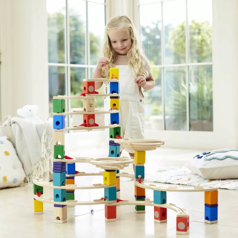 Holzspielzeug, Kugelbahn, Bausteine, Kinderzimmer, Bunt